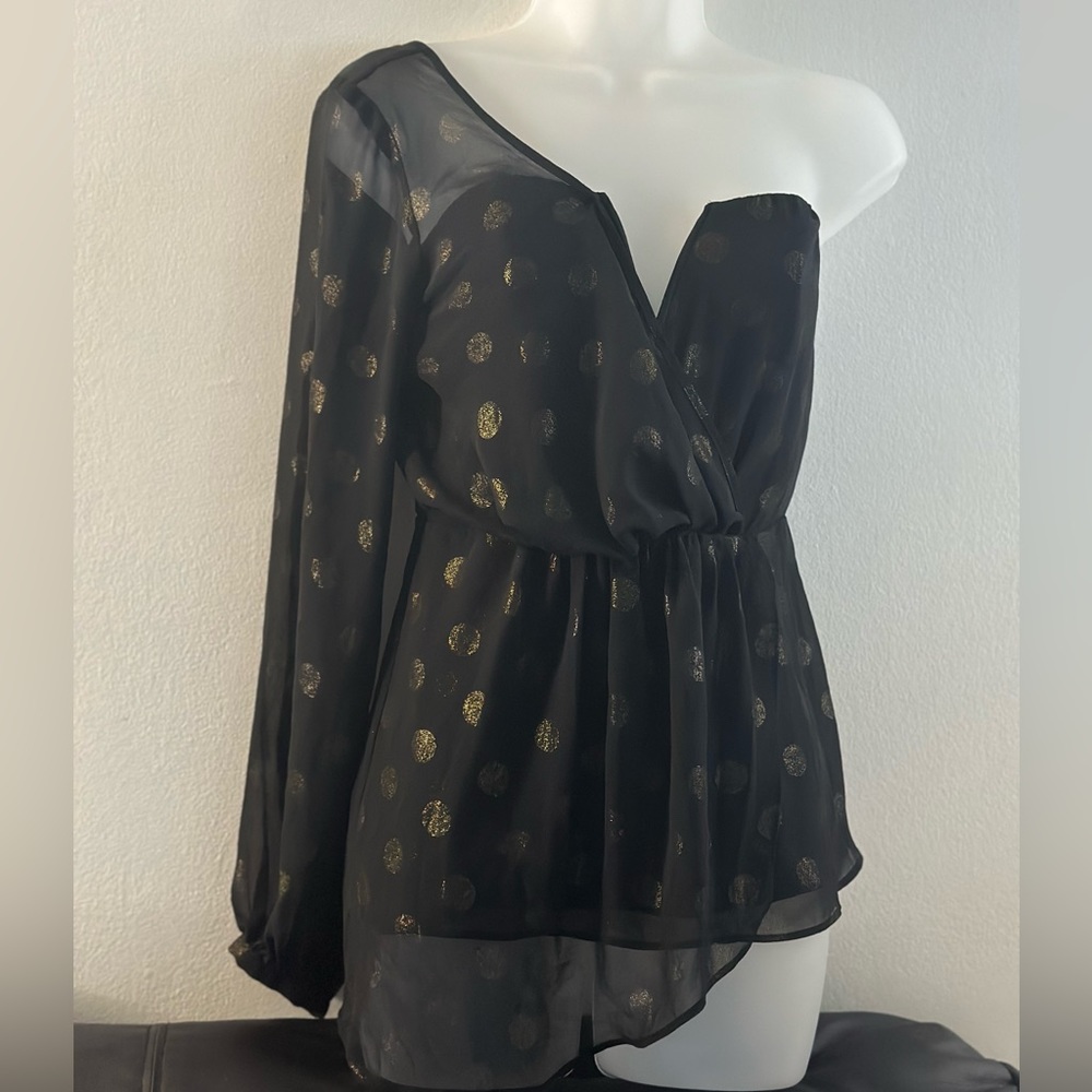 Women’s top Express One Shoulder V-Wire Notch Neck Blouse